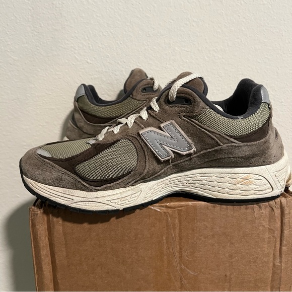 New Balance 2002r Olive Brown size 7 - Picture 5 of 7